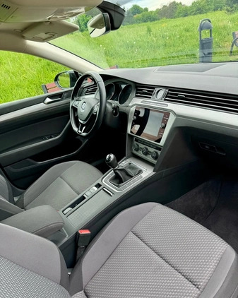 Volkswagen Passat cena 49900 przebieg: 279500, rok produkcji 2018 z Gliwice małe 46